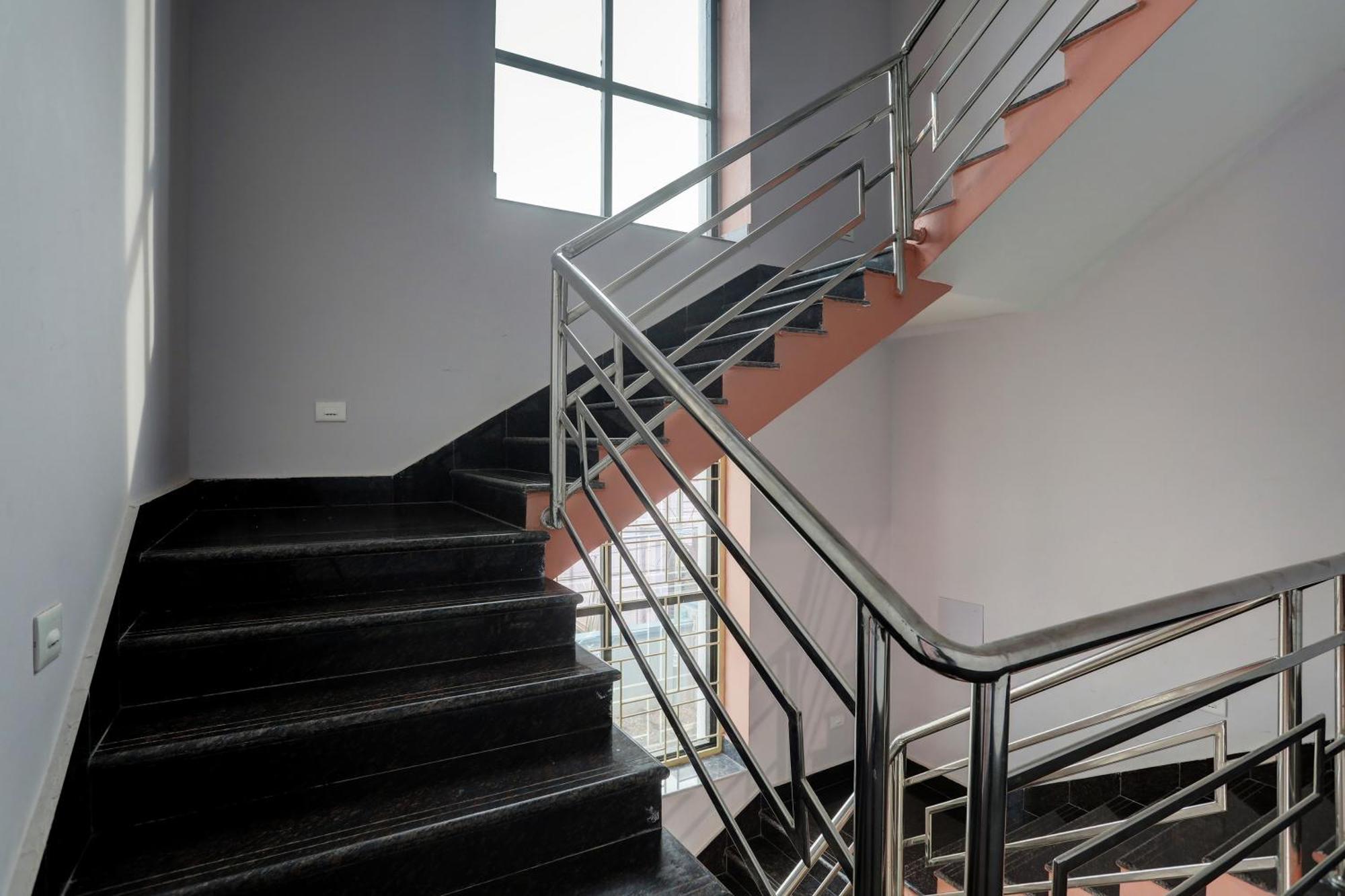 Hotel O Casa Midland Бхубанешвар Екстериор снимка